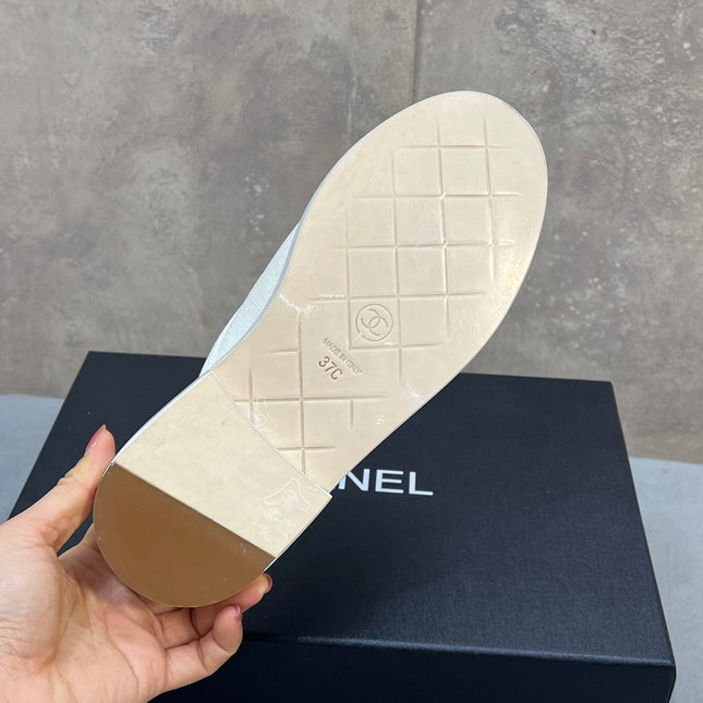 CHANEL 26S MULE LOAFERS IN WHITE CANVAS WITH QUILTED FLAP & CC LOGO