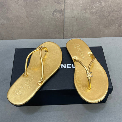 CHANEL 26S FLIP FLOPS IN GOLD CALFSKIN CC LOGO