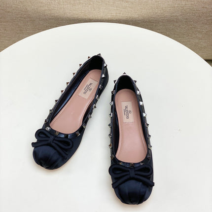ROCKSTUD PATENT LEATHER BALLERINA IN BLACK SILK