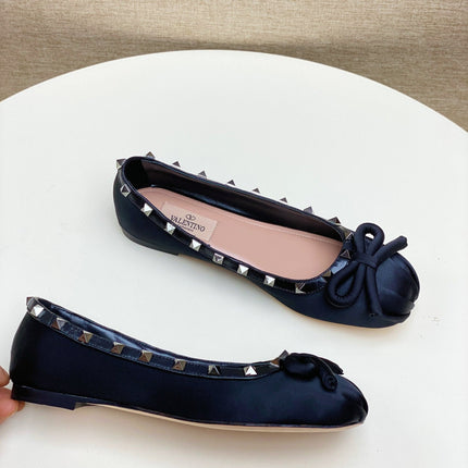ROCKSTUD PATENT LEATHER BALLERINA IN BLACK SILK