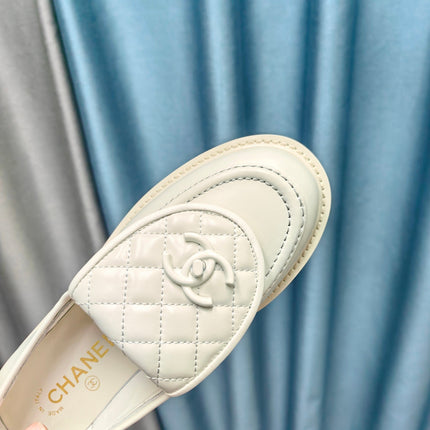 MOCCASINS WHITE QUILTED LAMBSKIN