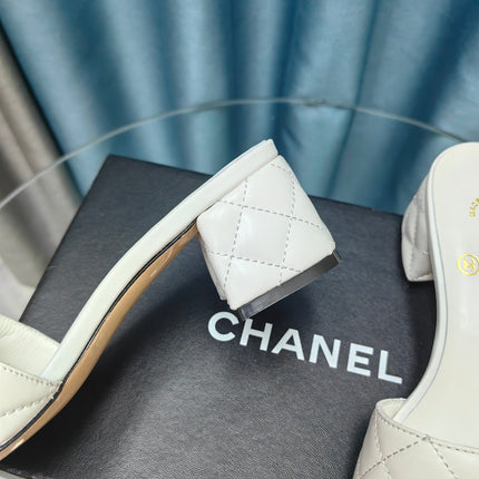 MULE SLIDE SANDAL IN WHITE LAMBSKIN