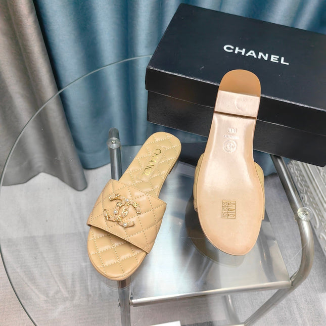 QUILTED SLIPPERS BEIGE CREAM SHEEPSKIN