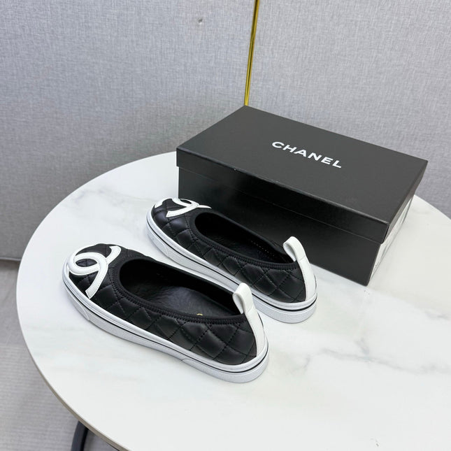 CHANEL 26S CC LOGO SLIP-ON SNEAKERS IN BLACK CALFSKIN