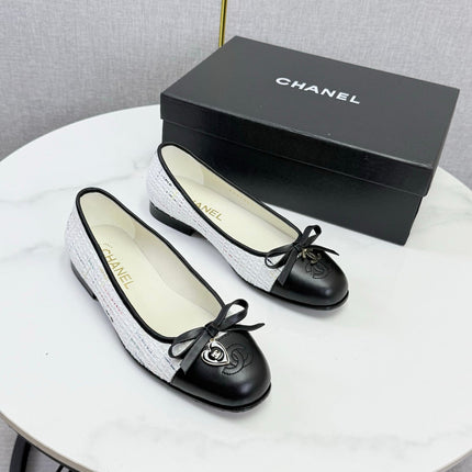 CHANEL 26S BALLET FLATS IN WHITE TWEED AND BLACK LAMBSKIN