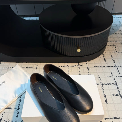 THE ROW 26S CLASSIC BALLET FLATS IN BLACK CALFSKIN