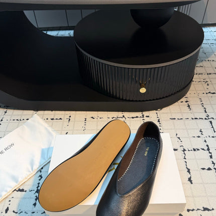 THE ROW 26S CLASSIC BALLET FLATS IN BLACK CALFSKIN