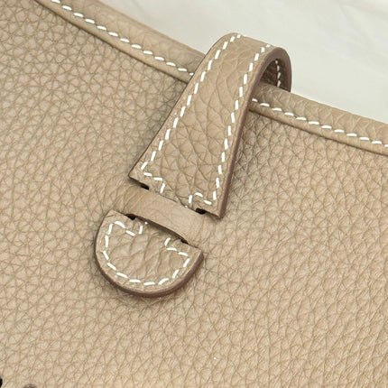 HM 26S EVELYNE BAG 23CM IN LIGHT BROWN GRAINED CALFSKIN
