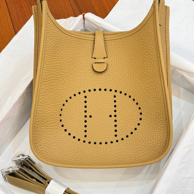 HM 26S EVELYNE BAG 23MM IN GOLDEN BROWN GRAINED CALFSKIN