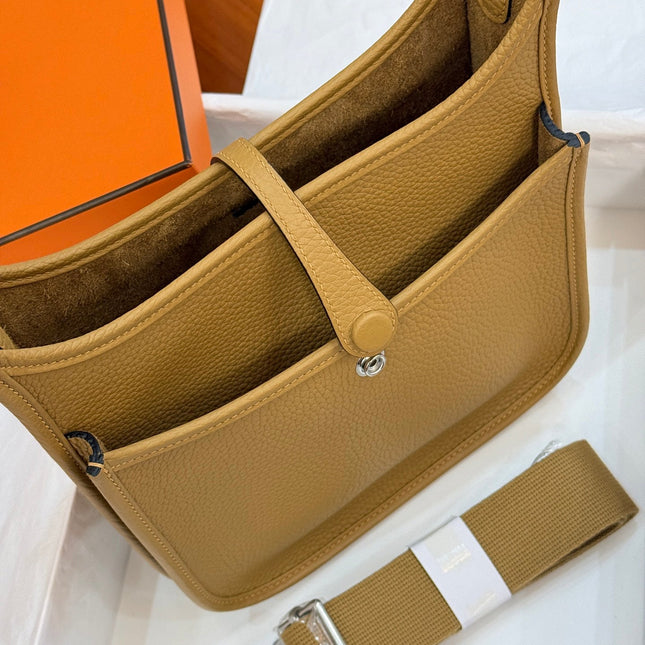 HM 26S EVELYNE BAG 23CM IN GOLDEN BROWN GRAINED CALFSKIN