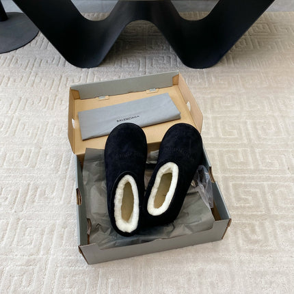 FLAT ANKLE BOOTS IN BLACK SUEDE AND SHEARLING LINING