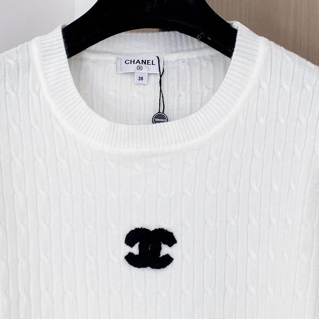 CHANEL 26S SHORT-SLEEVE CREW NECK SWEATER 865