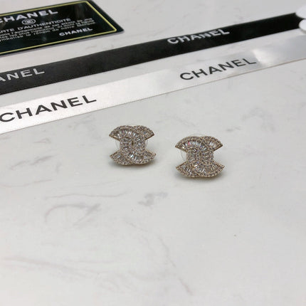 CHANEL 26S DOUBLE C LOGO BAGUETTE & PAVE CRYSTAL STUD EARRINGS IN SILVER METAL 631077