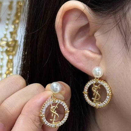 YSL 26S PEARL CIRCLE LOGO DROP EARRINGS IN GOLD TONE METAL WITH CRYSTALS 620547