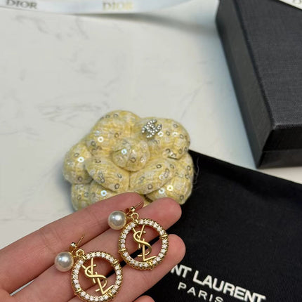 YSL 26S PEARL CIRCLE LOGO DROP EARRINGS IN GOLD TONE METAL WITH CRYSTALS 620547