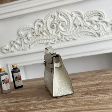HM 26S KELLY MINI 22MM IN MILKY WHITE CROC EMBOSSED CALFSKIN SILVER KELLY BUCKLE