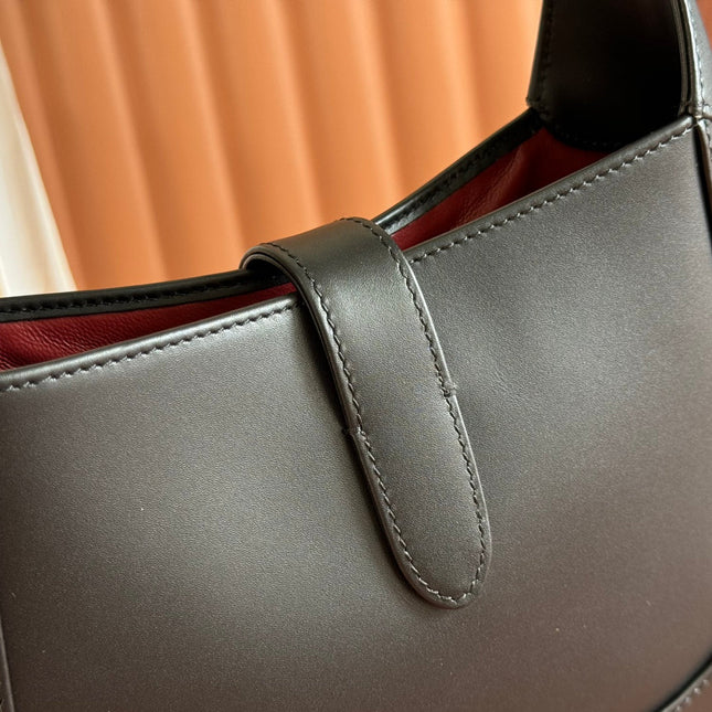 JACKIE SMALL SHOULDER BAG 27 IN BLACK CALFSKIN GOLD HARDWARE