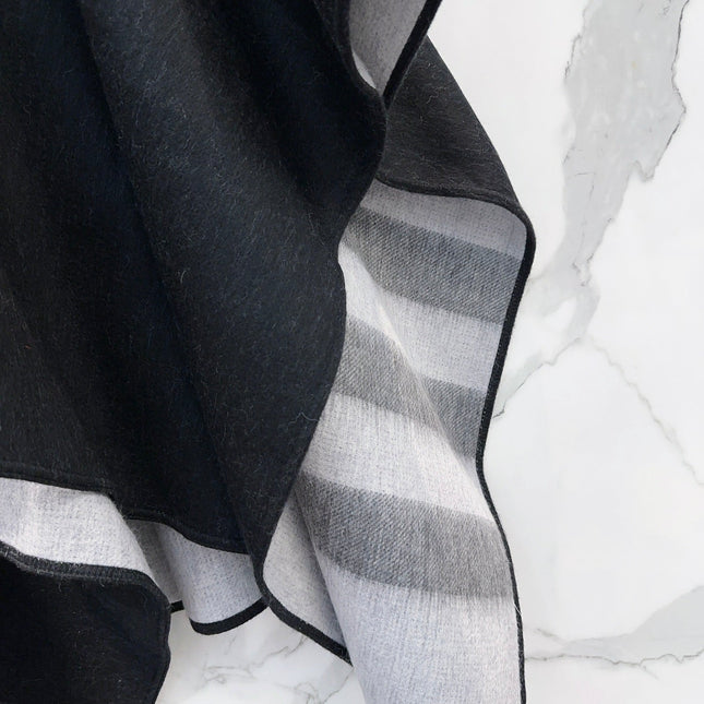 REVERSIBLE CHECK CASHMERE CAPE BLACK AND LIGHT GRAY 410135