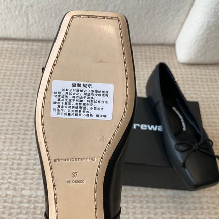 SQUARE-TOE BALLET FLAT IN BLACK LAMBSKIN WITH BOW