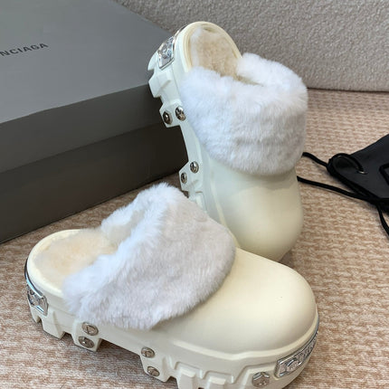 PLATFORM MULES IN BEIGE RUBBER MIX RABBIT FUR SILVER HARDWARE