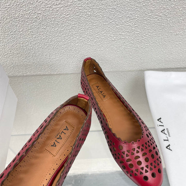ALAIA BALLET FLAT IN BURGUNDY RED MESH LAMBSKIN