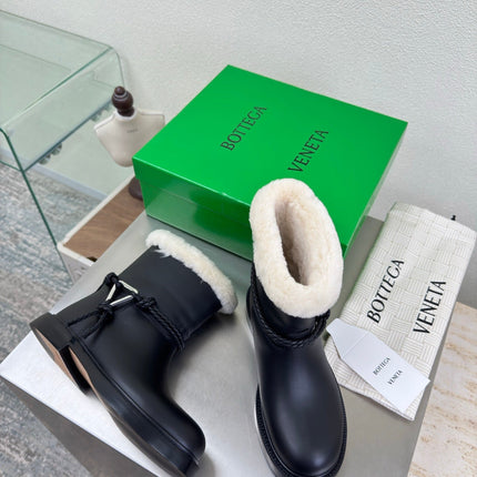 BOTTEGA VENETA 26S FUR-LINED BOOTS IN BLACK CALFSKIN AND WHITE WOOL
