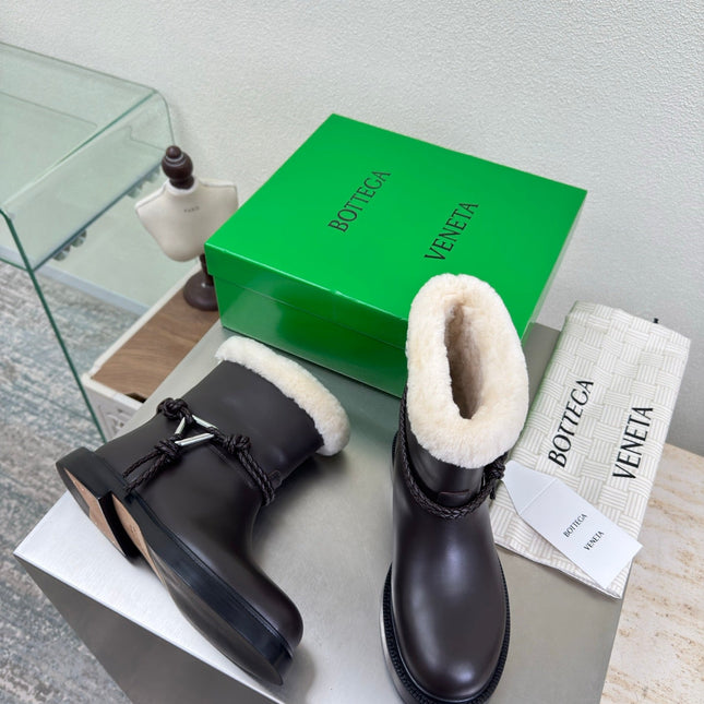 BOTTEGA VENETA 26S FUR-LINED BOOTS IN DARK BROWN CALFSKIN AND WHITE WOOL