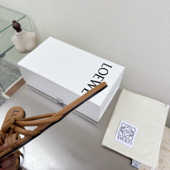 LOEWE 26S FLAMENCO KNOT SANDAL IN CAMEL BROWN CALFSKIN