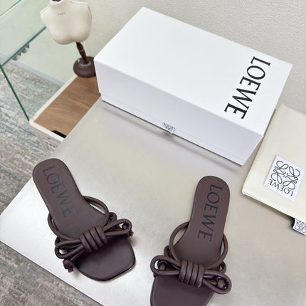 LOEWE 26S FLAMENCO KNOT SANDAL IN DARK BROWN CALFSKIN