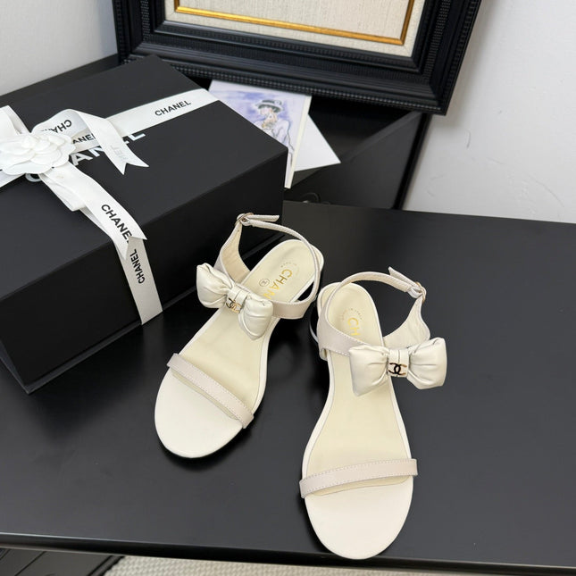 FLAT SANDALS IN WHITE CALFSKIN WITH BOW