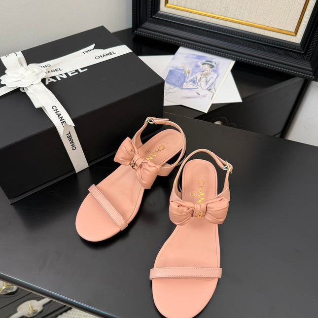 FLAT SANDALS IN PEACHY PINK CALFSKIN WITH BOW