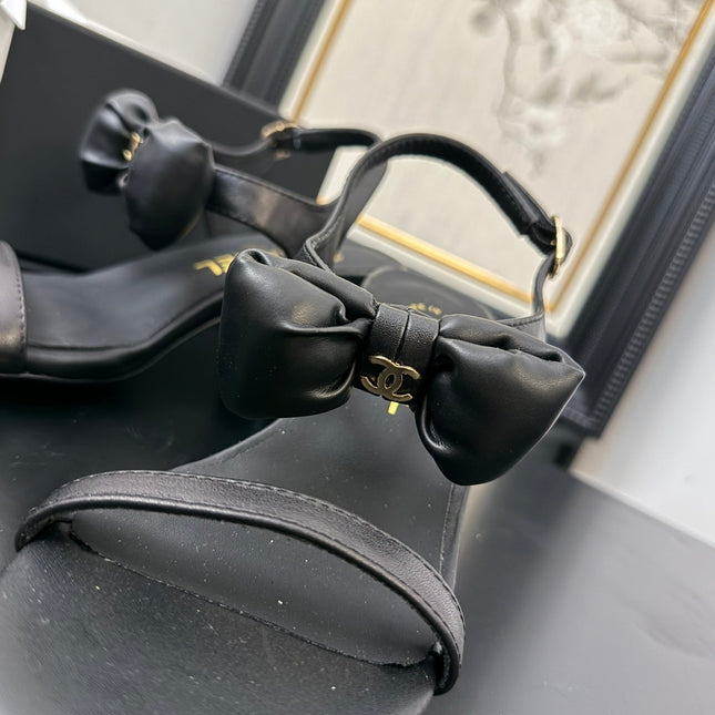 MID HEEL SANDALS IN BLACK CALFSKIN WITH BOW