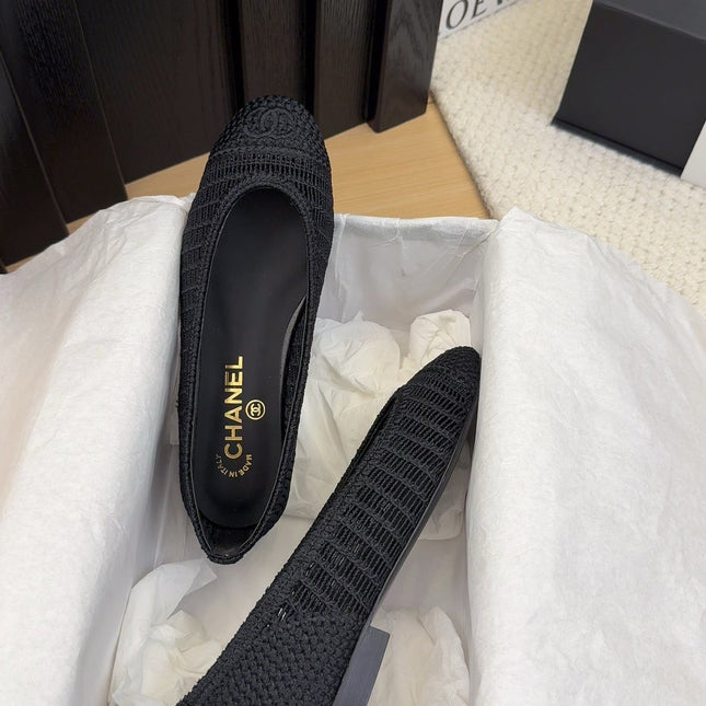BALLERINAS IN BLACK RAFFIA