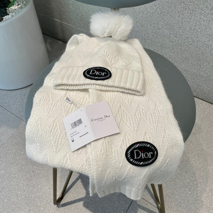 SET KNITTED SCARF AND HAT IN WHITE WOOL AND FOX FUR 434630