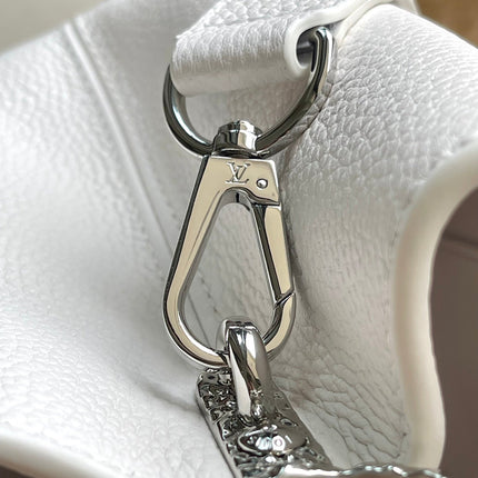 CAPUCINES EAST-WEST 33 IN WHITE CALFSKIN SILVER HARDWARE