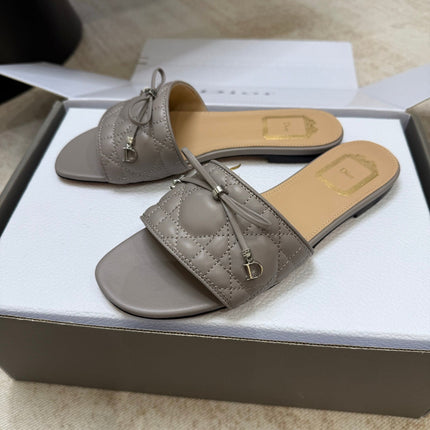 DIOR 26S DWAY CANNAGE SLIDE IN MUSHROOM GREY LAMBSKIN