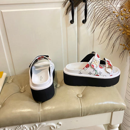 LV 26S WEDGE SLIDES 45 MM IN WHITE MONOGRAM COATED CANVAS WITH CHERRY PRINT