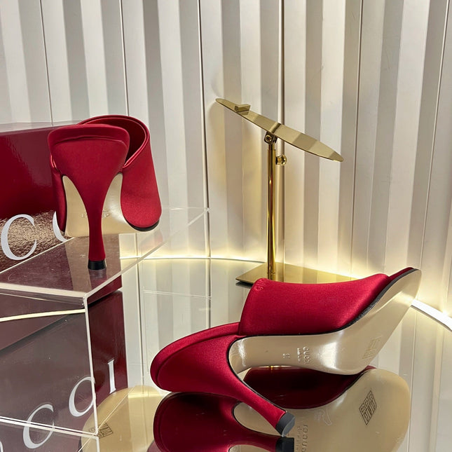 GUCCI 26S HIGH-HEELED SANDALS 100 MM IN RED SATIN