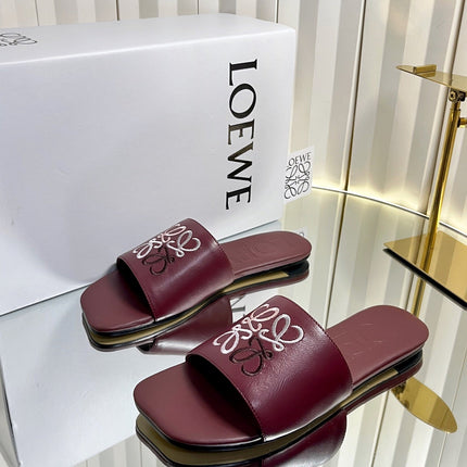 LOEWE 26S LOGO-EMBROIDERED SANDALS IN DARK RED CALFSKIN
