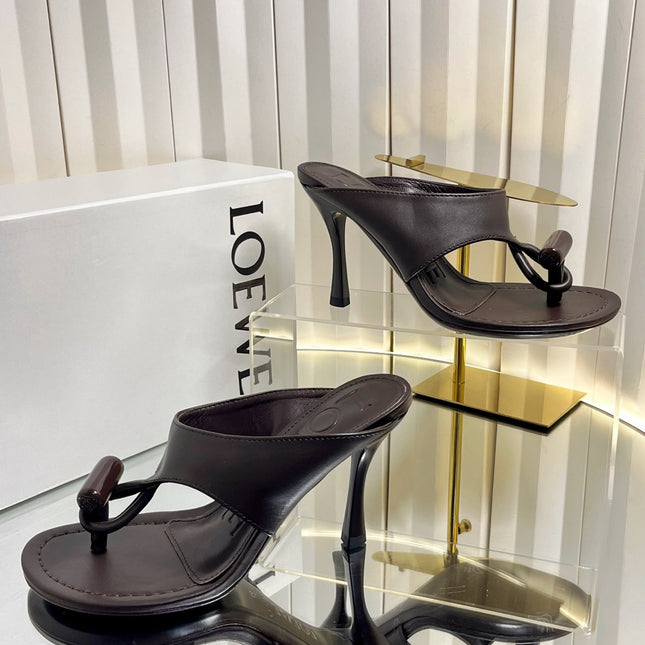 LOEWE 26S HEELED THONG SANDALS 90 MM IN DARK BROWN CALFSKIN