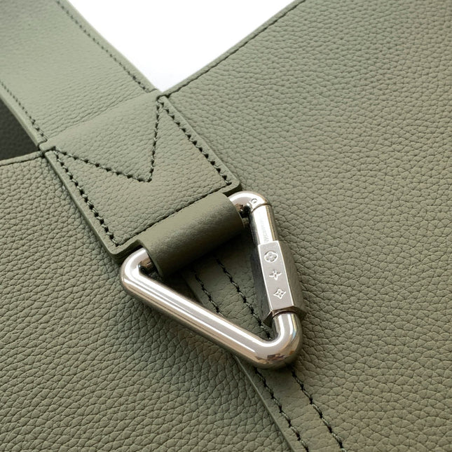 LV 26S VERSO HOBO BAG 33 IN PASTEL GREEN CALFSKIN