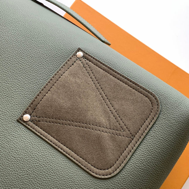 LV 26S VERSO HOBO BAG 33 IN PASTEL GREEN CALFSKIN