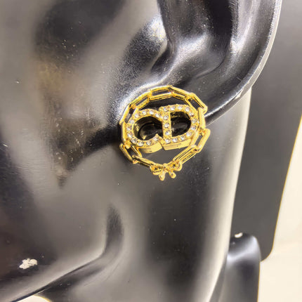 CD 26S CRYSTAL CHAIN LOGO STUD EARRINGS IN GOLD TONE METAL 645589