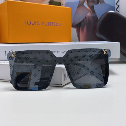 SQUARE SUNGLASS 581366 IN BLACK ACETATE MONOGRAM MASK ON LENS