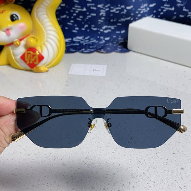 MONTAIGNE SUNGLASS 563194 IN GOLD METAL GREY LENSES