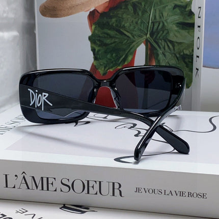 MONTAIGNE SUNGLASS 571596 IN BLACK ACETATE TEXT LOGO