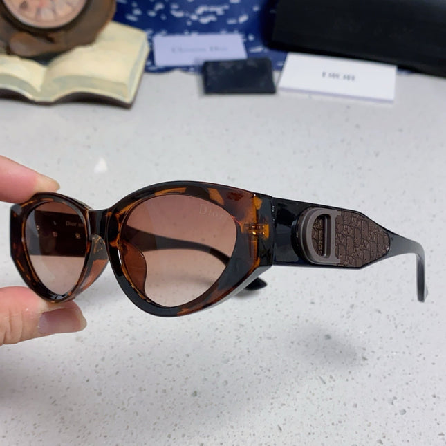 MONTAIGNE SUNGLASS 578114 IN HAVANA ACETATE