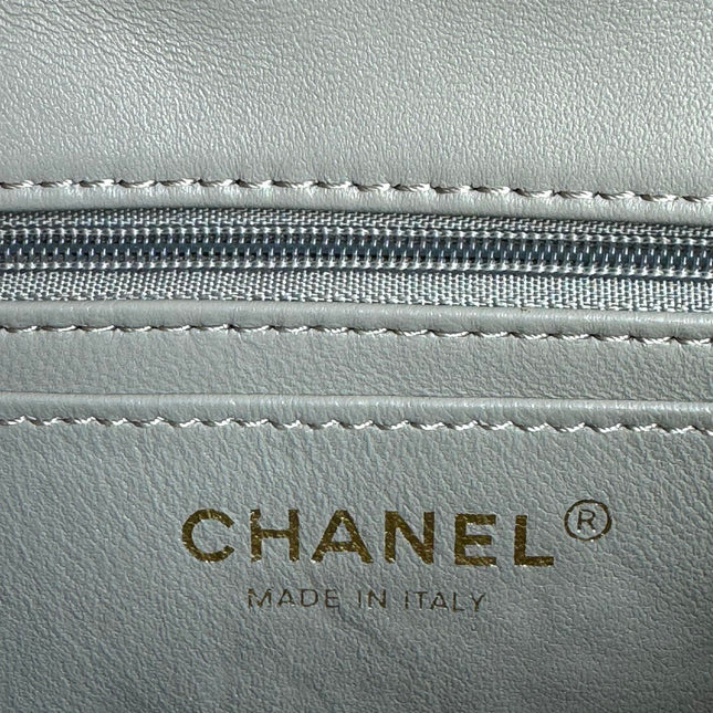 MINI FLAP BAG 20 IN LIGHT GRAY GLOSSY CALFSKIN GOLD HARDWARE