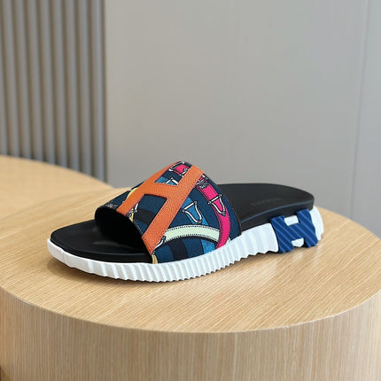 HM SLIPPERS BLACK AND NAVY CANVAS WITH MOTIF