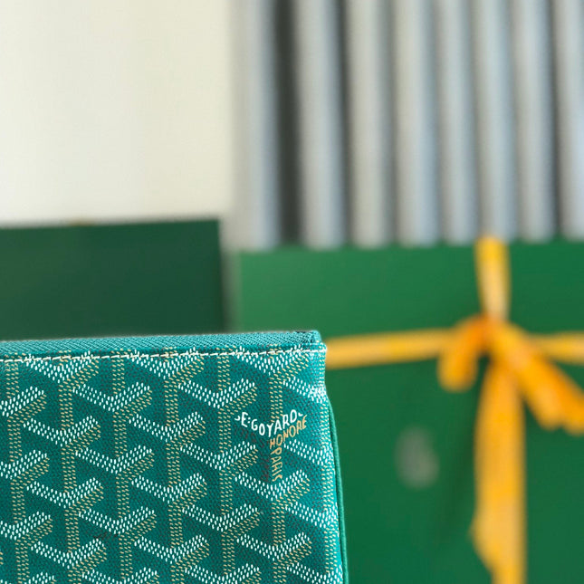 SÉNAT MGM POUCH 40 IN GREEN GOYARDINE CANVAS